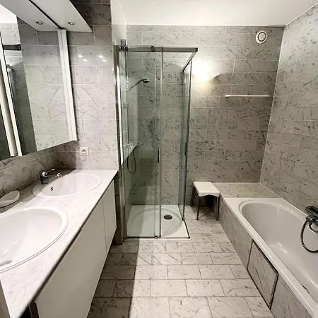 In Near The Beach, Cleaning Included Apartamento
